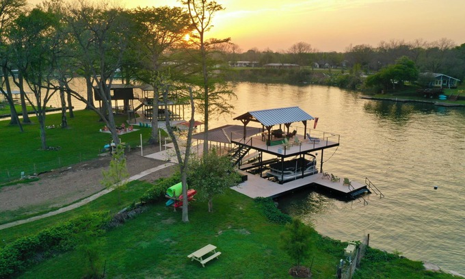 New Braunfels Cabin | Charming River Cabin WITH RV