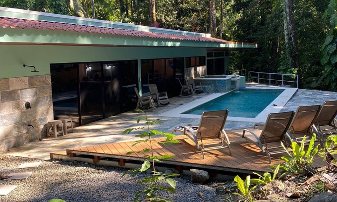 Parrita House | Charming riverfront cabin nestled in the tropical jungle
