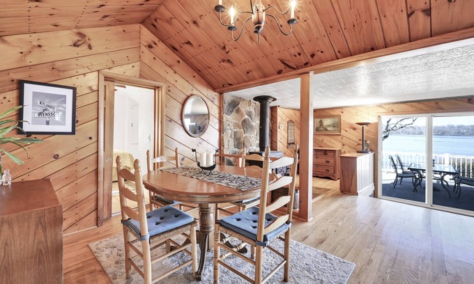 Salunga House | Charming Riverfront Cottage with Amazing Views