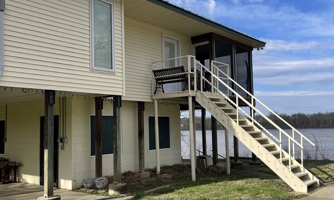 Evansville Cottage | Charming Riverview Cottage with AC in Evansville