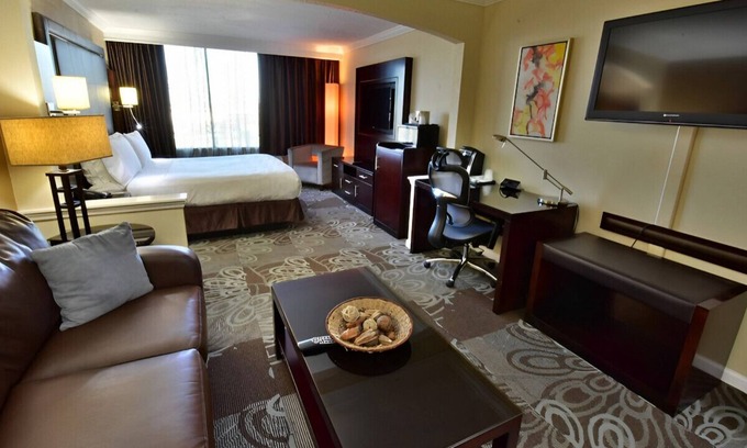 Orlando House | Charming Rm for Business & Leisure, Near Shops!