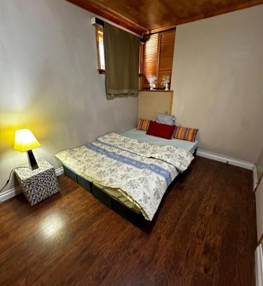 Brampton House | Charming Room In Brampton- 20 mins drive to airport, Plaza, Bus Stop at Walking Distance B4!