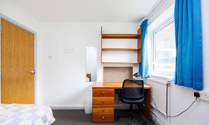 Bramcote Apartment | Charming Room Near Highfields Park