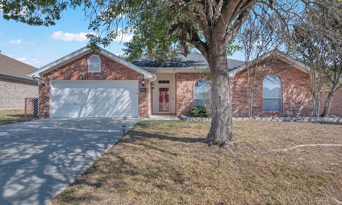 Killeen House | Charming Rustic Retreat with 4-bedroom house with WiFi in enchanting Killeen