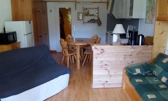 Correncon-en-Vercors Apartment | Charming Studio in Corrençon-en-Vercors: 4 guests, 28m², Nature Retreat with Balcony