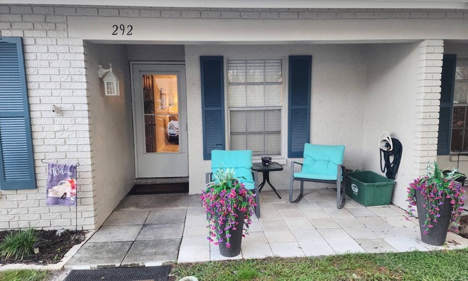 Bay Towne East Villa | Charming Safety Harbor Villa - Walk to downtown and Philippe Park- Pet friendly