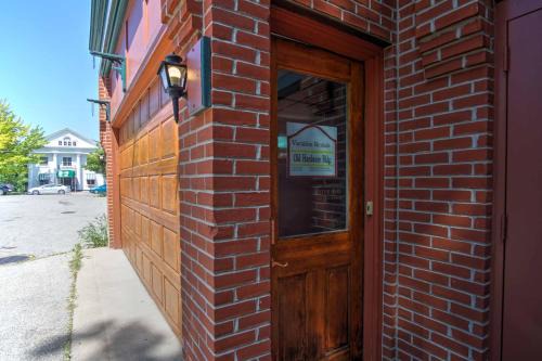 Saugatuck Apartment | Charming Saugatuck Condo with Private Deck and Grill!