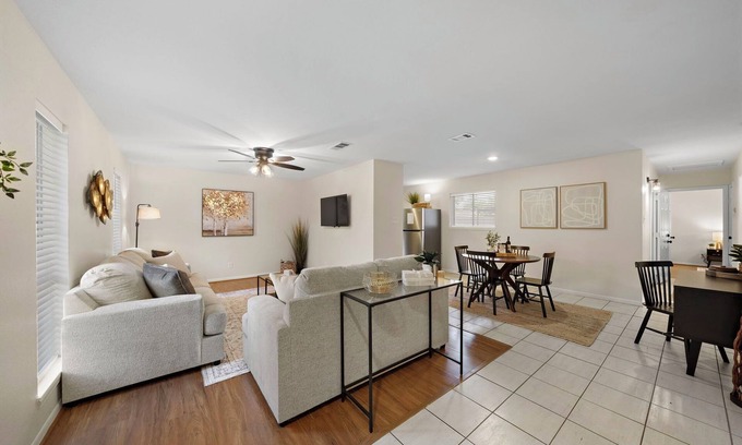El Lago House | Charming Seabrook Coastal Home | TX Beach Vacation Rental
