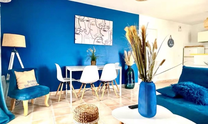 Port-des-Barques Apartment | Charming seaside apartment