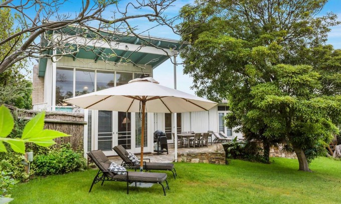 Mornington House | Charming Secluded Beach House