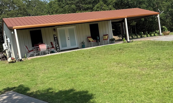 Denison Cabin | Charming, secluded cabin on the Red River with river access