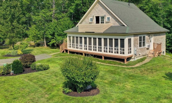 Edgecomb Cottage | Charming Sheepscot Overlook Cottage