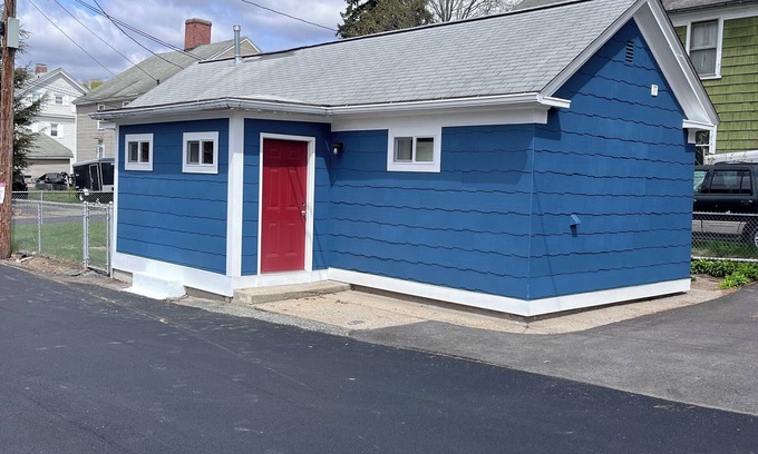 Manville Cottage | Charming single family Cottage w fenced in yard, pet friendly, fenced yard