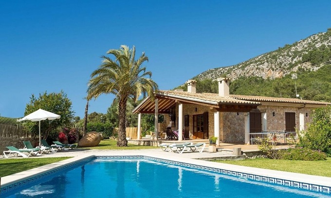 Crestatx Villa | Charming Single Storey Villa with A/C, Private Pool and Beautiful Mountain Views close to Pollensa!