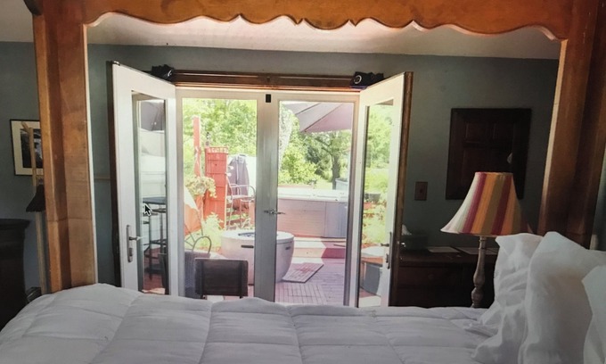 Burdett House | Charming "spa like" home with Hot Tub and Infrared Sauna
