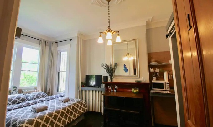 Stanton Park Bed & Breakfast | Charming space Steps to Capitol, Supreme Court, Eastern Market
