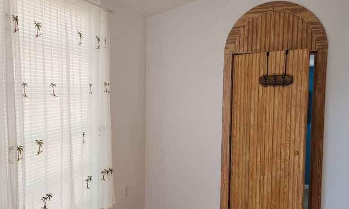 Laurel House | Charming, Spacious 2 Bedroom Home located on a "No through" Rd, 1.7M to Beach.