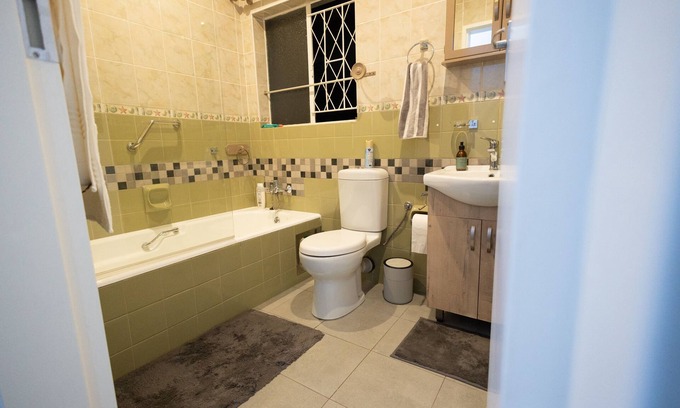 The Reeds House | Charming Spacious 3-bedroom house in Centurion with WiFi and Big Pool