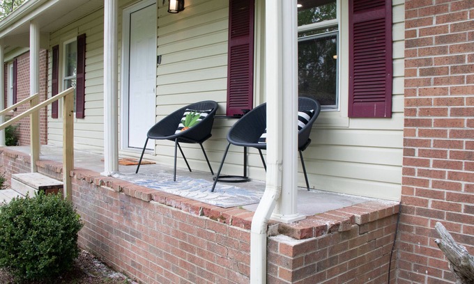 Damascus House | CHARMING & SPACIOUS 4-BEDROOM VACATION HOME!