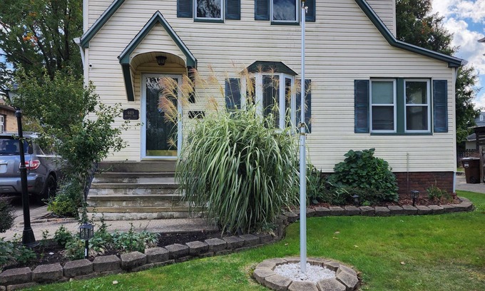 Parma House | Charming Spacious & Affordable. Gem of Parma! Modern space superbly clean.