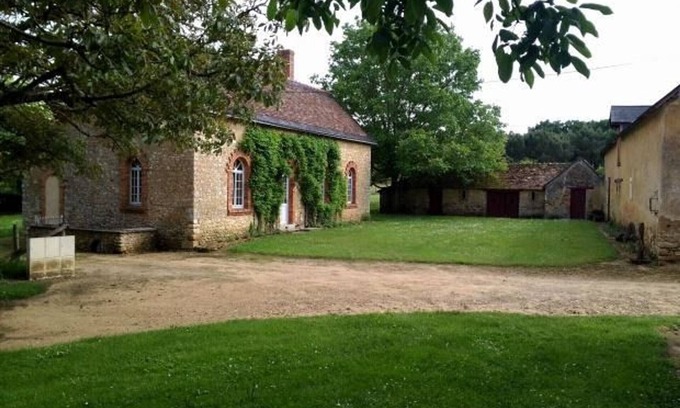 Dureil Cottage | Charming Spacious Cottage with Fireplace, WiFi, and Large Garden Near Sarthe River