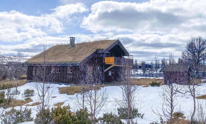 Etnedal House | Charming, spacious log cottage with sauna, fireplace and mountain view.