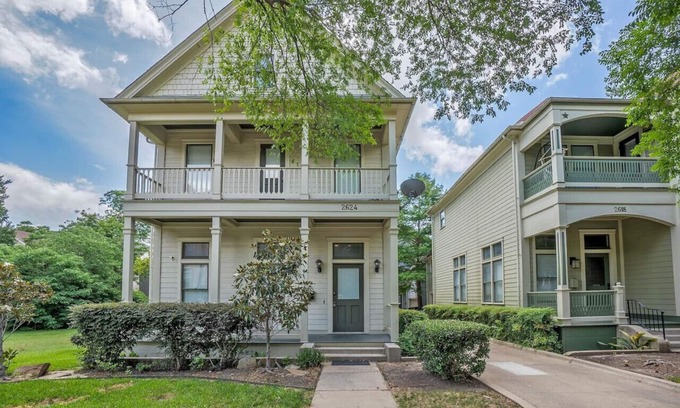 Uptown House | Charming State Thomas Home - Big Groups Welcome!