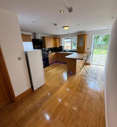 Ealing House | Charming Stay House
