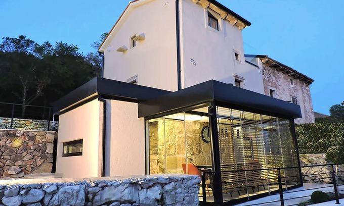 Brovinje House | Charming Stone House by the Sea – Designed for Relaxation & Romance