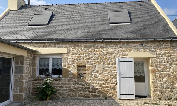 Erdeven House | Charming Stone House in Erdeven, 3 Rooms, 1 km from Beach, Private Courtyard, Quiet Area