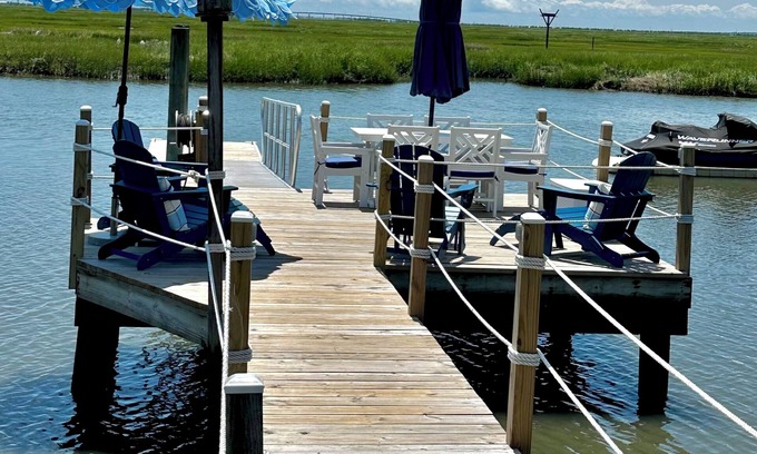 Goshen Cottage | Charming StoneHarbor WATERFRONT back-bay cottage minutes to beautiful SH beaches