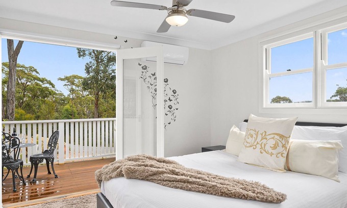 Willow Vale House | Charming Studio