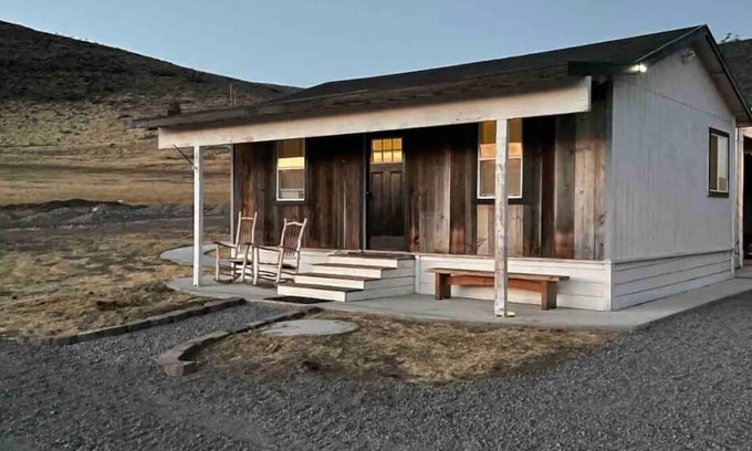 Klamath Falls Cabin | Charming Studio Cottage on 52 - acre farm!