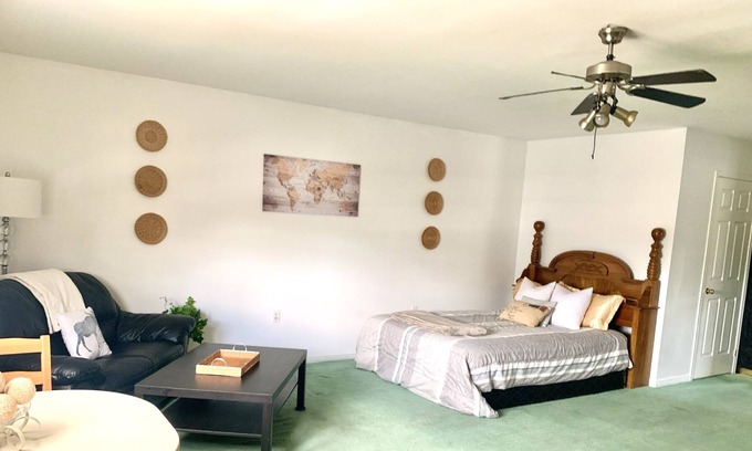 Howick Apartment | Charming Studio Downtown Kitchener