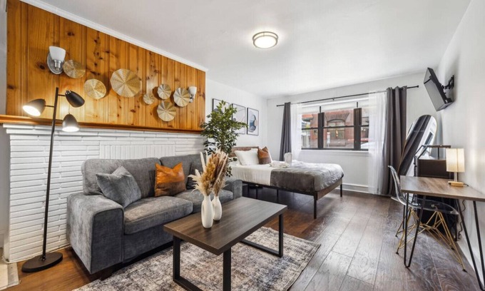 Center City West Apartment | Charming Studio | Heart of Center City | Fast WiFi