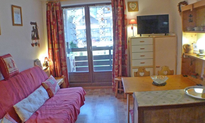 Samoens Apartment | Charming Studio in Central Samoëns with Mountain Views, Ski Storage, and Private Parking