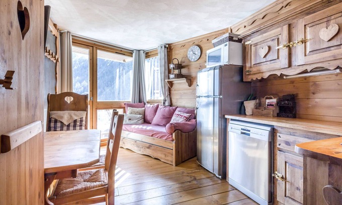 Le Cret Apartment | Charming studio in Val-d'Isère with south balcony, near center, ski lockers