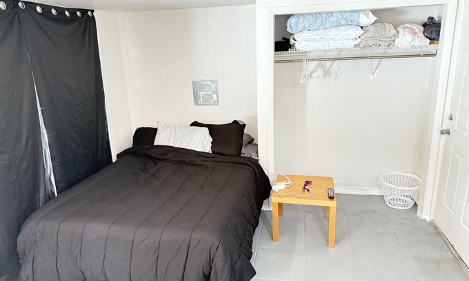 Old Seminole Heights Apartment | Charming studio in terrific Tampa with WiFi, AC