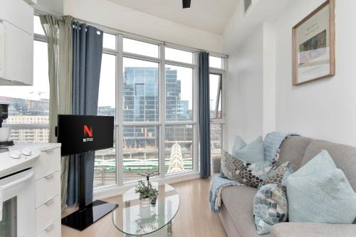 CityPlace Apartment | Charming Studio in the Heart of Downtown Toronto