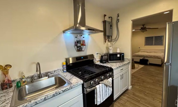 Marana Apartment | Charming studio in tranquil Marana with AC, WiFi