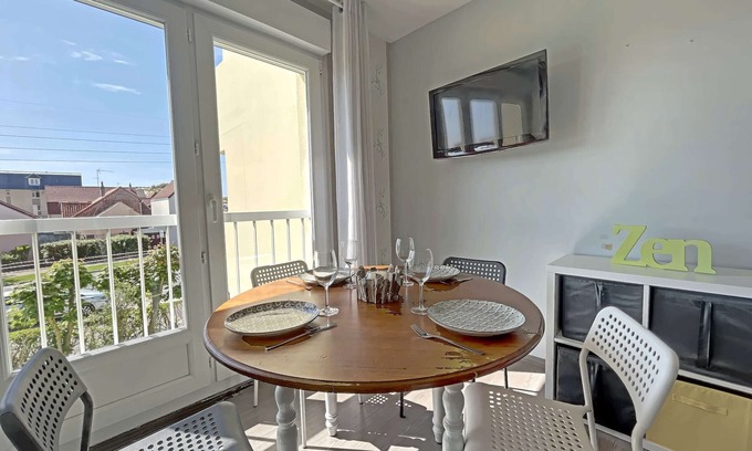 Berck-sur-Mer Apartment | Charming Studio Near the Sea with Balcony and Private Parking