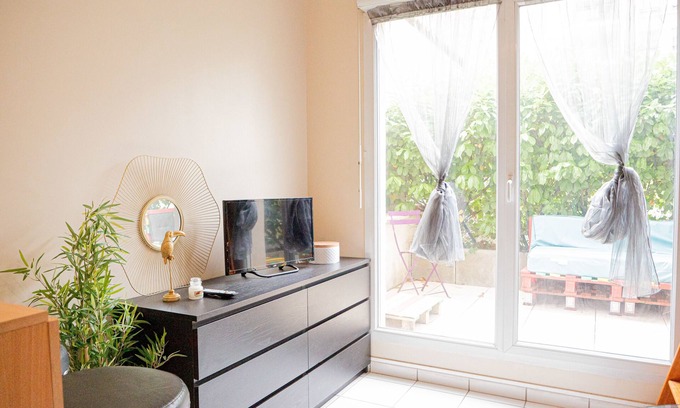 Yves Farge - Le Fleuve Apartment | Charming Studio Near Jean Macé