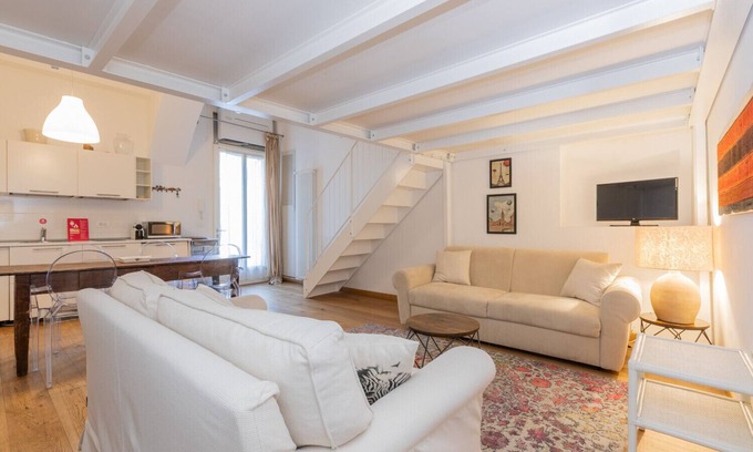 Roman Quarter Apartment | Charming Studio near Piazza Castello by Wonderful Italy
