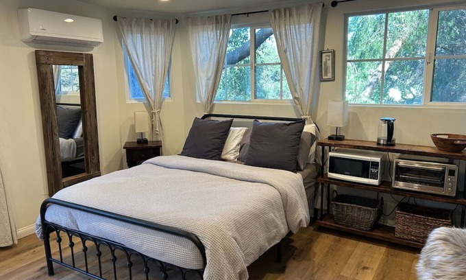 Thousand Oaks Apartment | Charming Studio under Majestic Oaks in Beautiful Country Setting