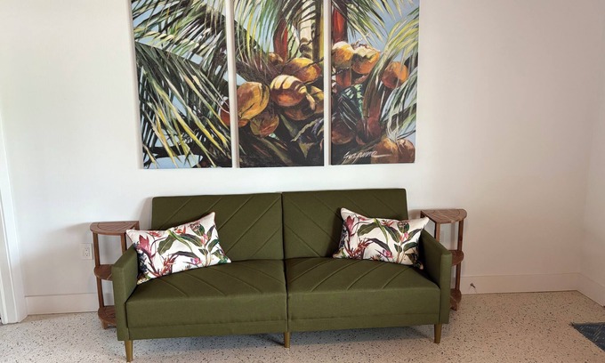 Melbourne Beach Apartment | Charming studio across street from beach with beach access in Melbourne Beach