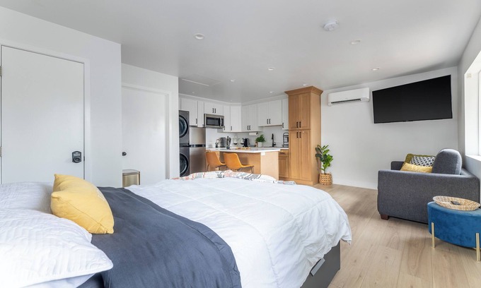 Patton Apartment | Charming studio with WiFi and AC in delightful San Bernardino