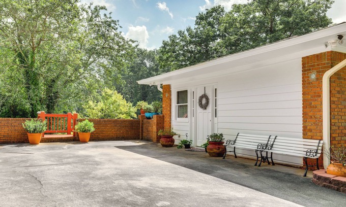 Stone Mountain Apartment | Charming Studio ~ 5 Mi to Stone Mountain Park