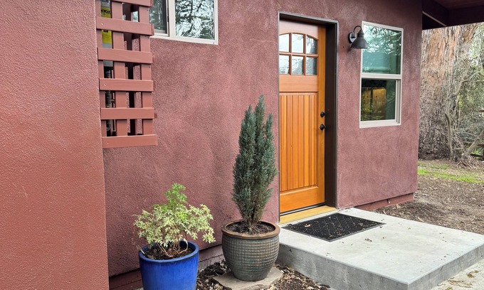 Ballard Apartment | Charming studio w/AC & WiFi in Ballard. Centrally located in wine country.