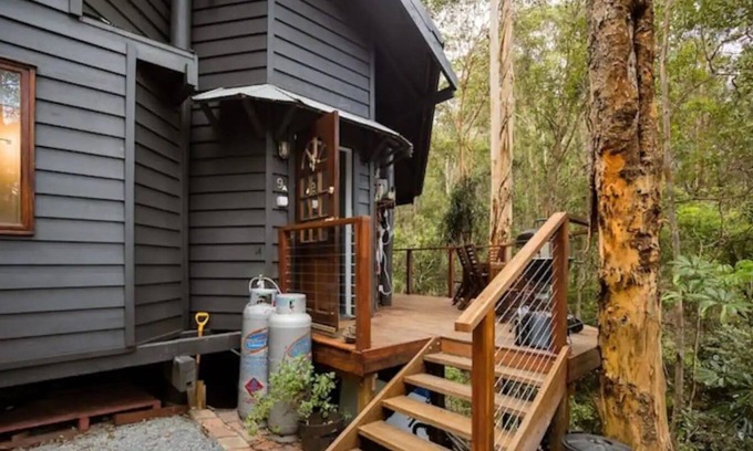 Wongawallan Ski Chalet | Charming Suite: 1-Bedroom Nature Getaway, with private hiking trails