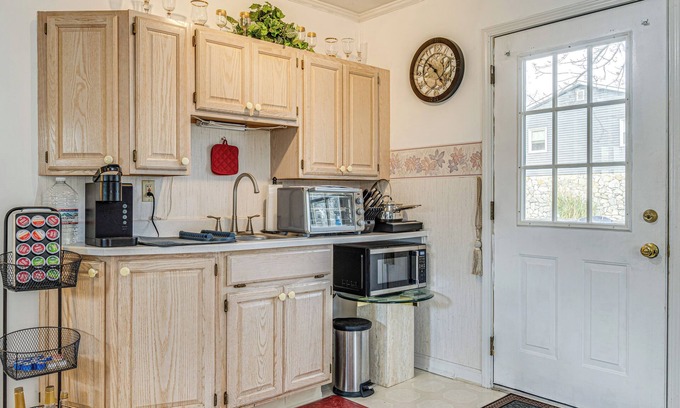 Carmel Apartment | Charming Suite w/Fire Pit, Close to Art District